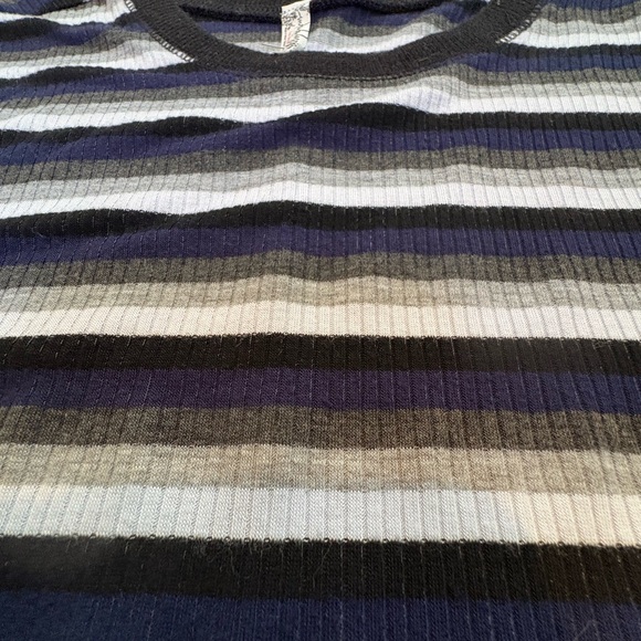 Free People multi stripe top w/ stretch & shirttail bottom. Great condition. - Picture 7 of 9